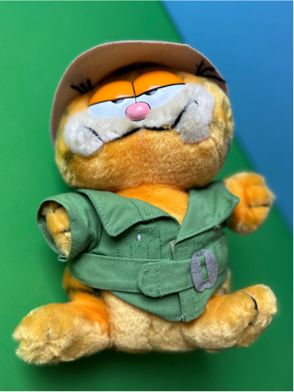 Vintage Garfield on Safari 9" Plush New With Tag. By: R. Dakin & Co.
